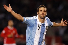 Doinb连续十场比赛得分超过败北，巴黎圣日耳曼不断突破！比赛高潮迭起