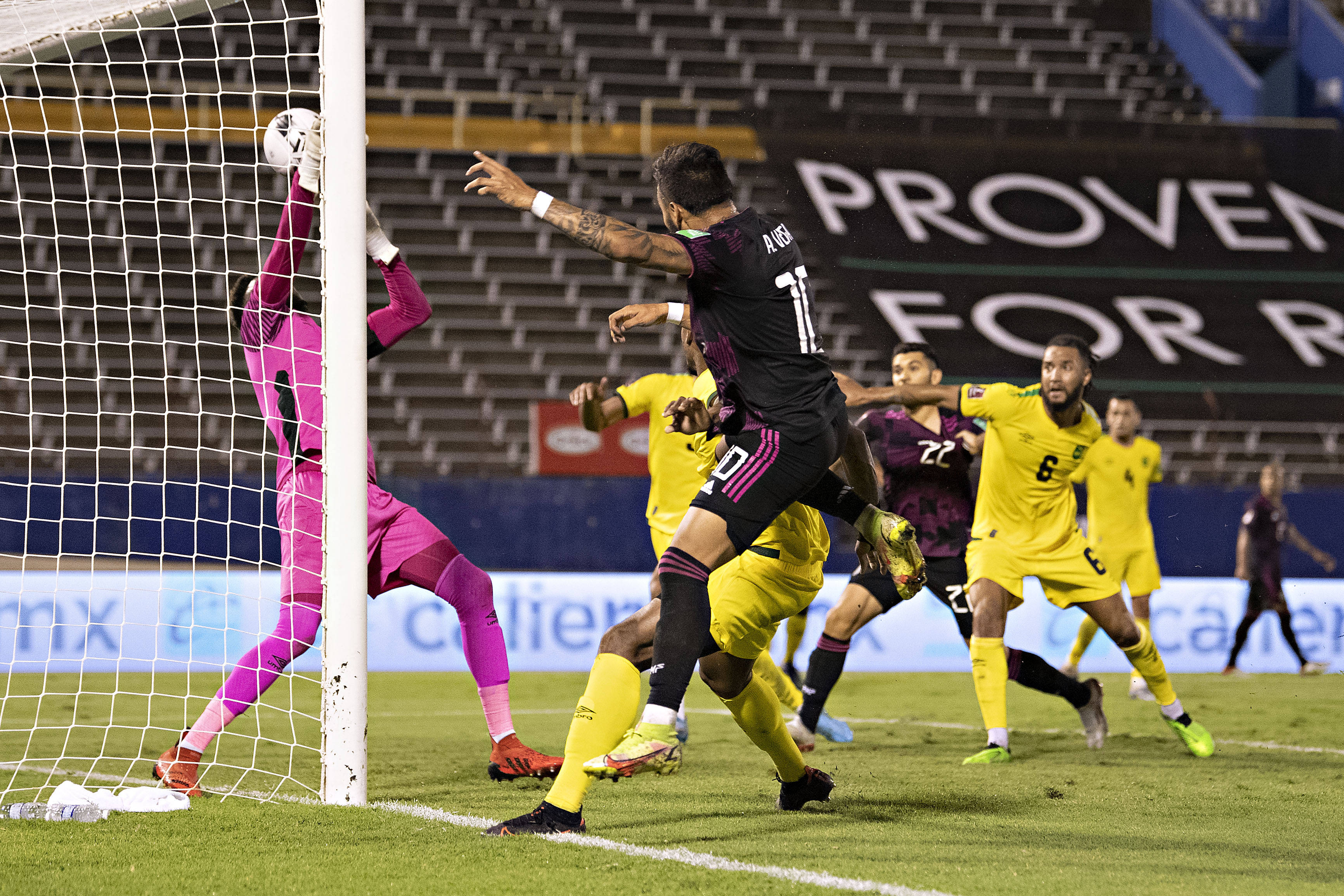  周琦赛点兑现，波尔图淘汰费内巴切晋级四强，主帅激动落泪